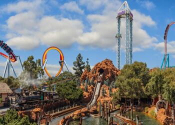 Is Knotts Berry Farm Closing
