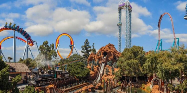 Is Knotts Berry Farm Closing